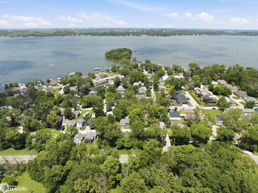 WELCOME TO YOUR PERFECT CLEAR LAKE GETAWAY!! Built in 2005, this - photo 41