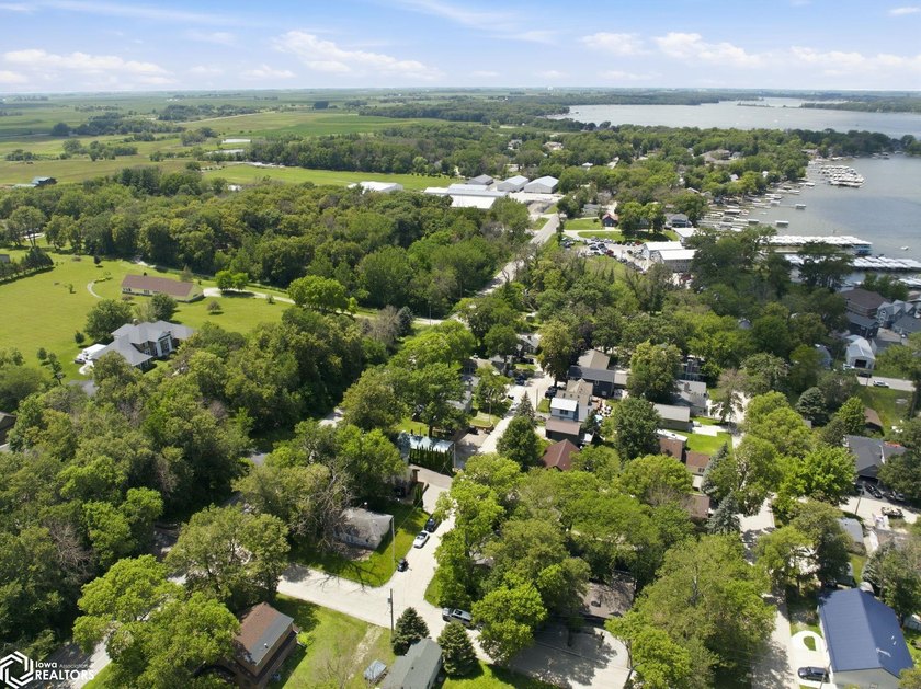 WELCOME TO YOUR PERFECT CLEAR LAKE GETAWAY!! Built in 2005, this - photo 43