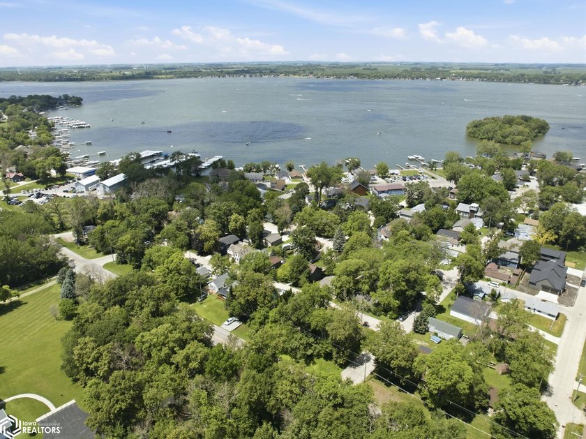 WELCOME TO YOUR PERFECT CLEAR LAKE GETAWAY!! Built in 2005, this - photo 44