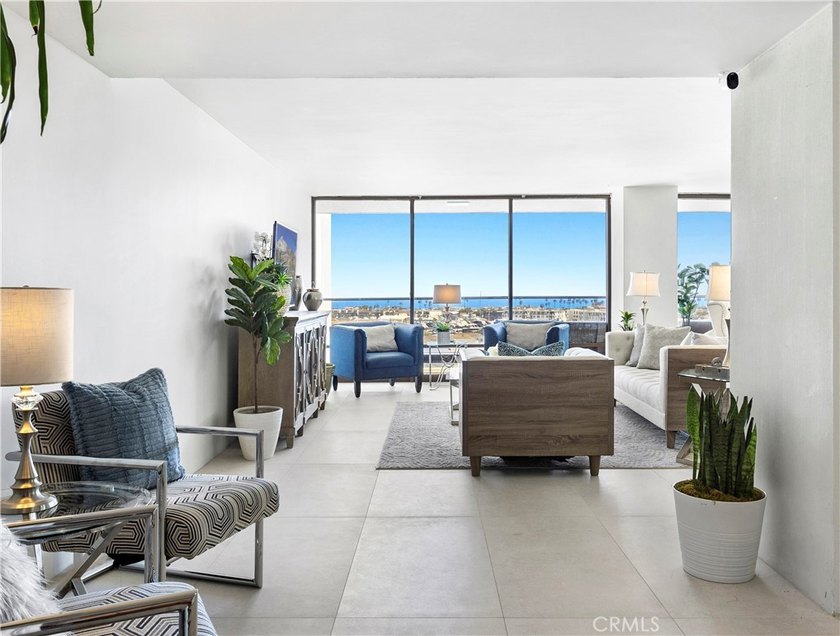 601 Lido Park Drive Building is the ultimate in elegance. This - photo 2