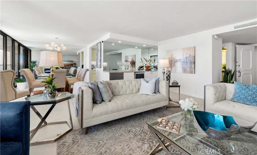 601 Lido Park Drive Building is the ultimate in elegance. This - photo 4