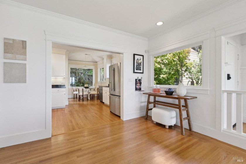 Desirable 3 unit building with a tenant-occupied studio! Located - photo 19
