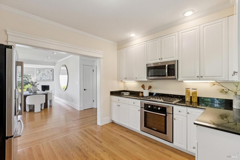 Desirable 3 unit building with a tenant-occupied studio! Located - photo 20