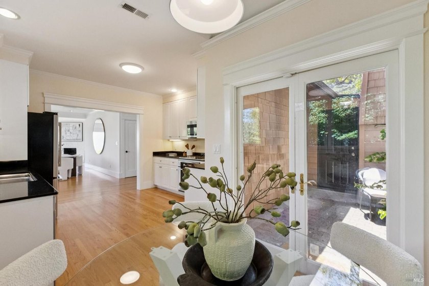 Desirable 3 unit building with a tenant-occupied studio! Located - photo 24
