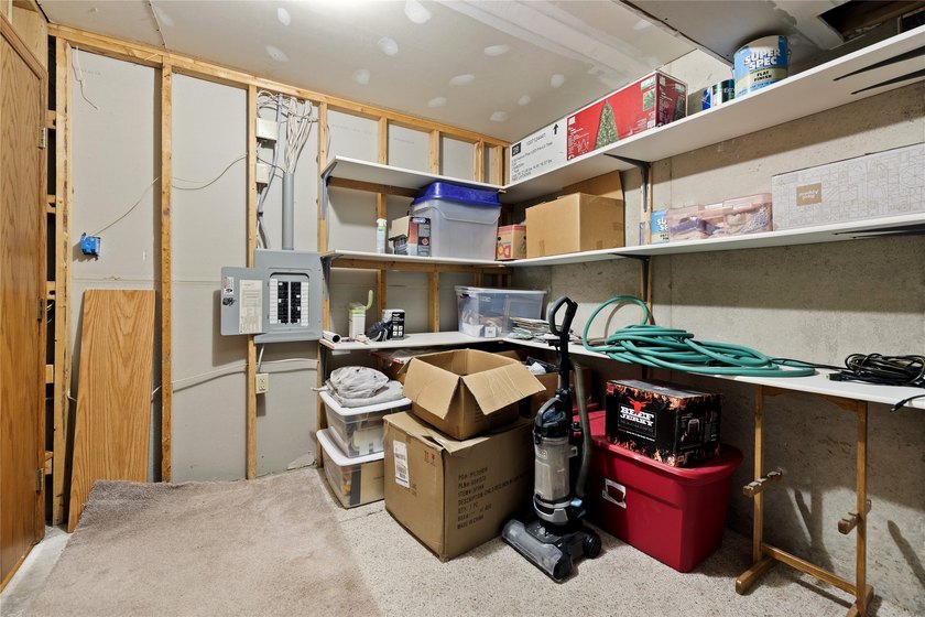 Welcome to easy, low-maintenance living in one of Eau Claire's - photo 25