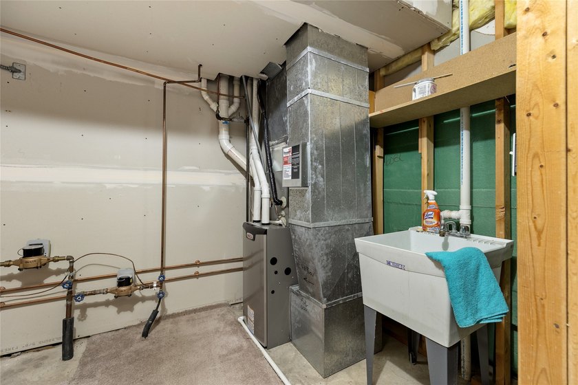 Welcome to easy, low-maintenance living in one of Eau Claire's - photo 26
