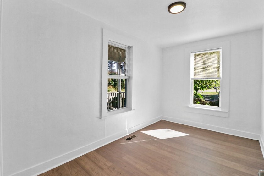 Motivated Seller! Repairs in progress. Beautifully updated home - photo 29