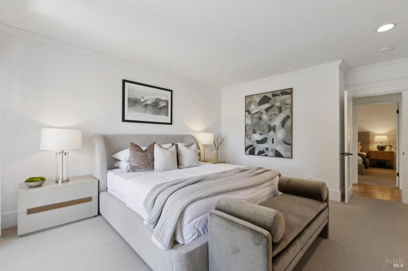 Desirable 3 unit building with a tenant-occupied studio! Located - photo 32