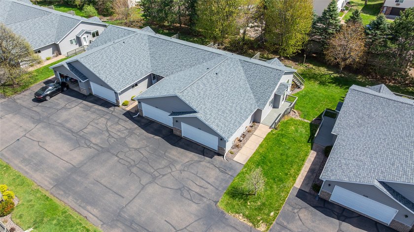 Welcome to easy, low-maintenance living in one of Eau Claire's - photo 34