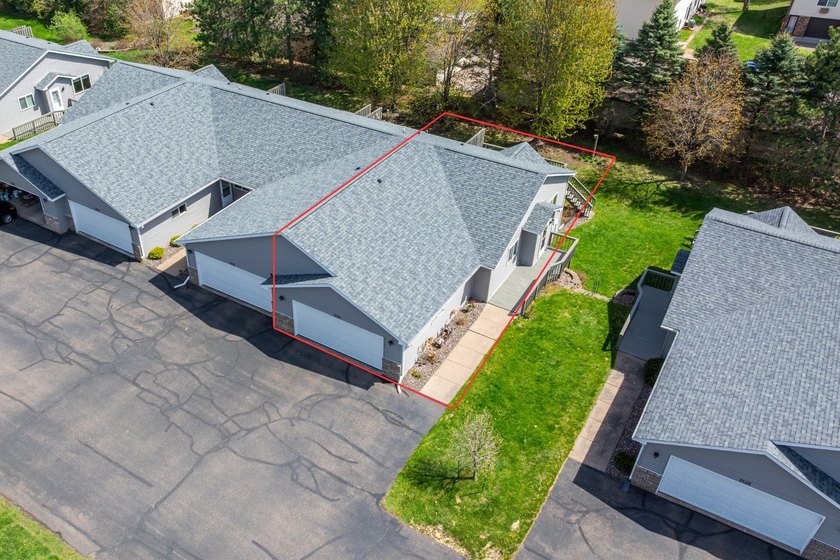 Welcome to easy, low-maintenance living in one of Eau Claire's - photo 35