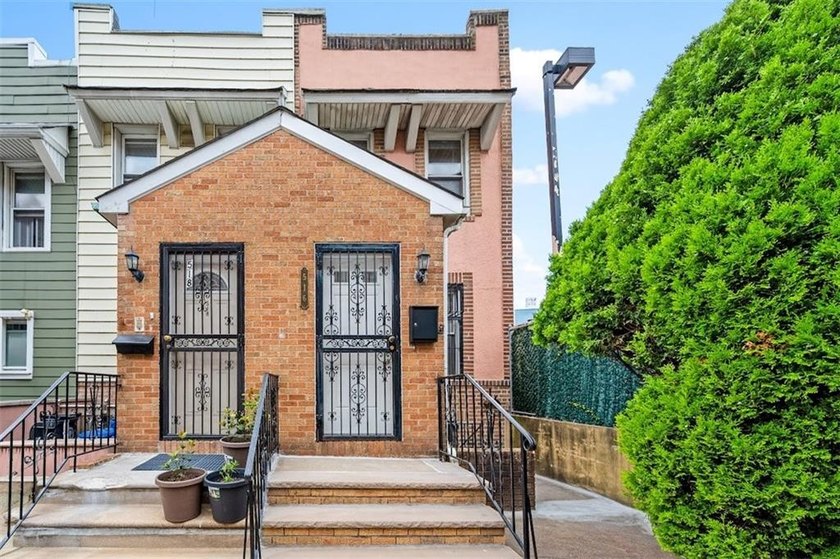 Lovely semi-detached brick house in the higher end of Bay Ridge - photo 2