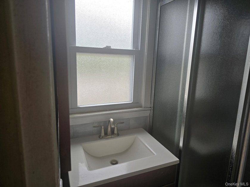 Attention All Buyers! Diamond in the rough. Location, Location! - photo 25
