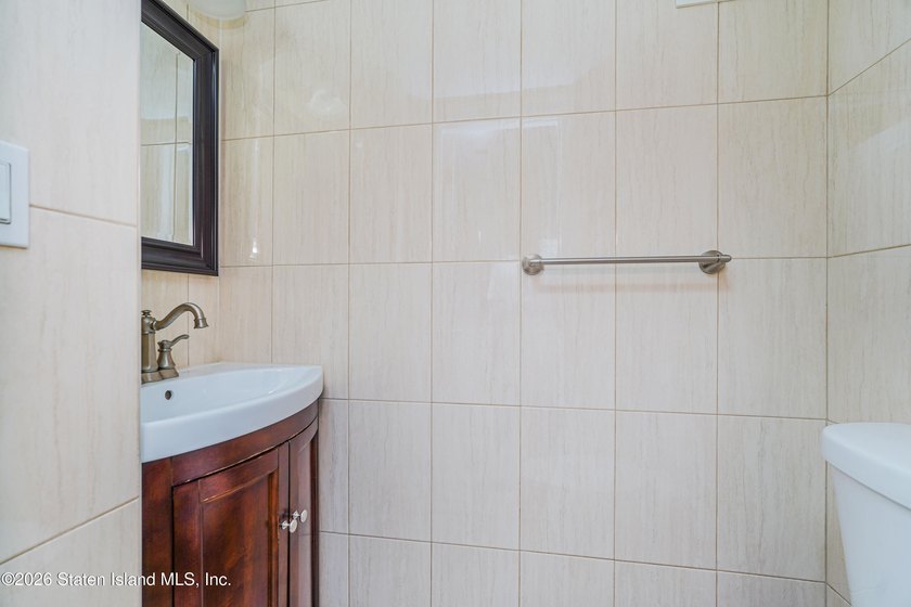 Welcome to 162 Bathgate St - Beautiful Legal 2 family Semi - photo 8