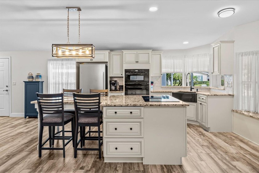 Seller is highly motivated and must sell this stunning - photo 10