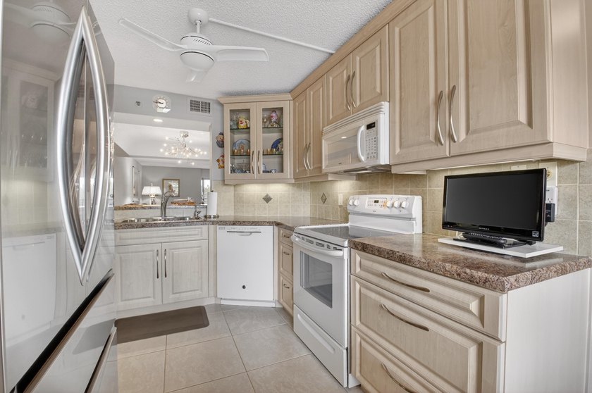 Welcome to The Patio 55+ community this spacious 2-bedroom - photo 7