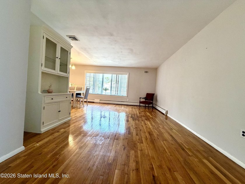 6 OVER 6, LARGE HOUSE, FINISHED BASEMENT. ABOVE GROUND LEVEL ON - photo 5