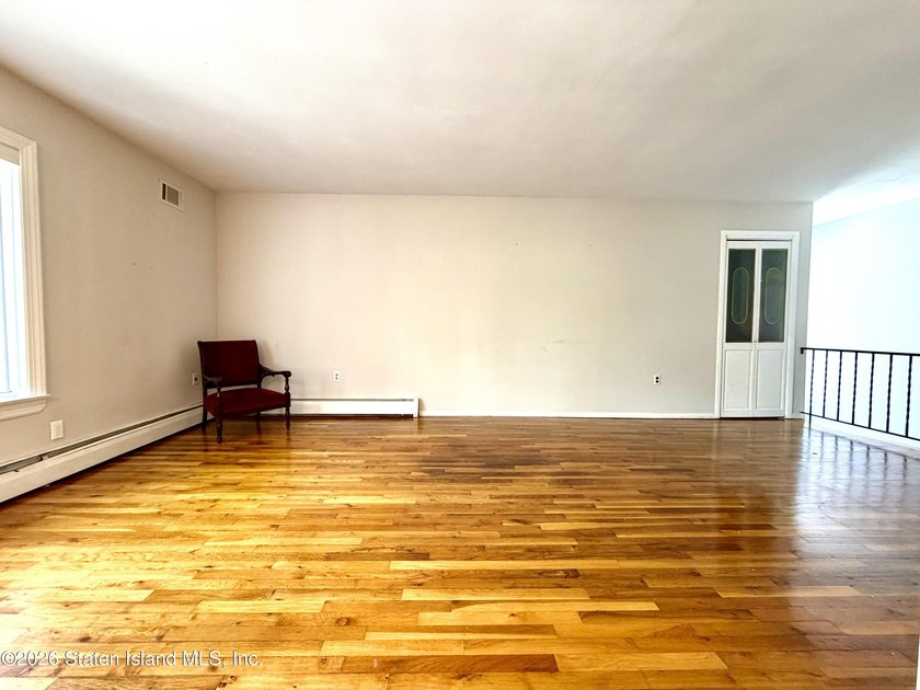 6 OVER 6, LARGE HOUSE, FINISHED BASEMENT. ABOVE GROUND LEVEL ON - photo 6