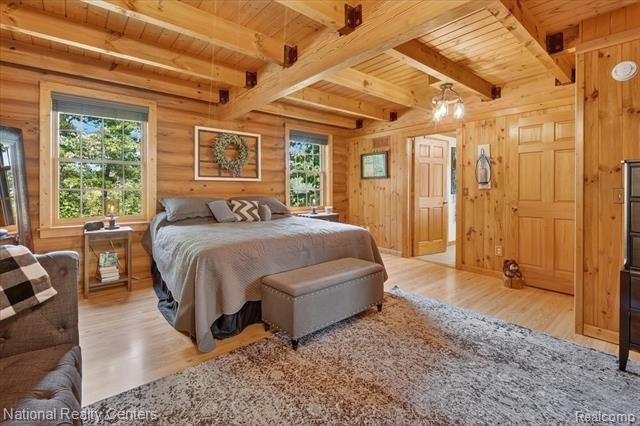 Welcome to this meticulously maintained 2,400 sq. ft. log home - photo 11