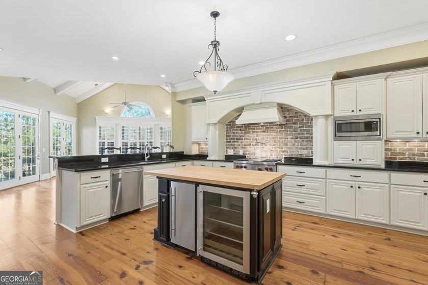 Welcome to 9 Wood Duck Drive in Savannahs highly sought-after - photo 14