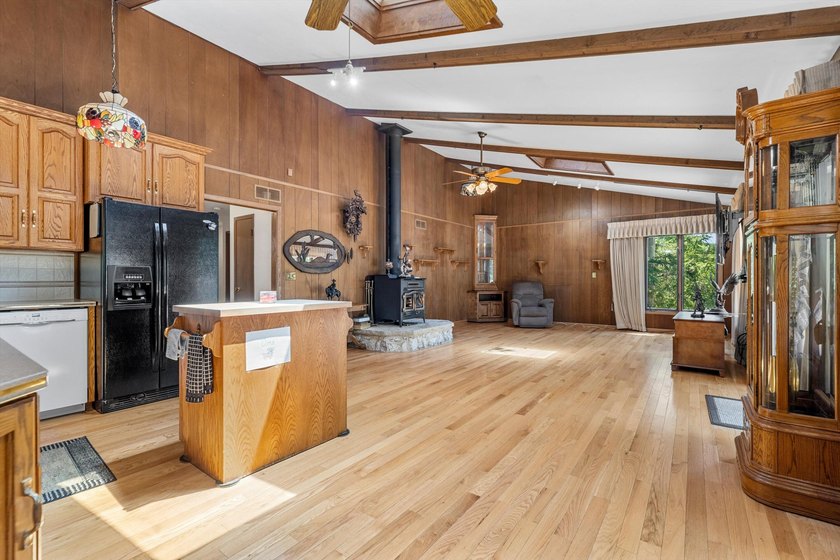 Unique property tucked away on a private wooded lot in a quiet - photo 15