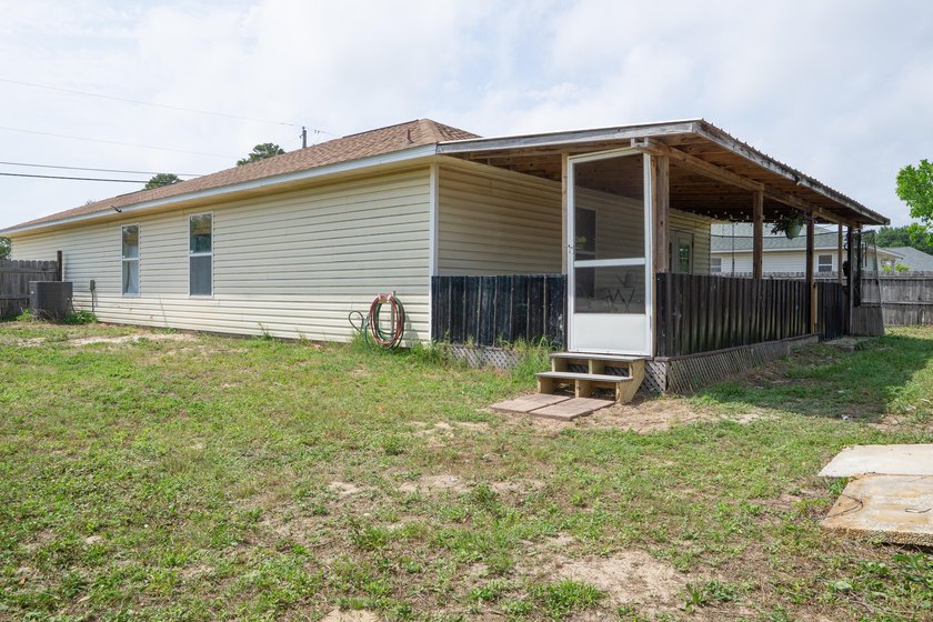 Motivated Seller!! Come take a look at this affordable home - photo 6