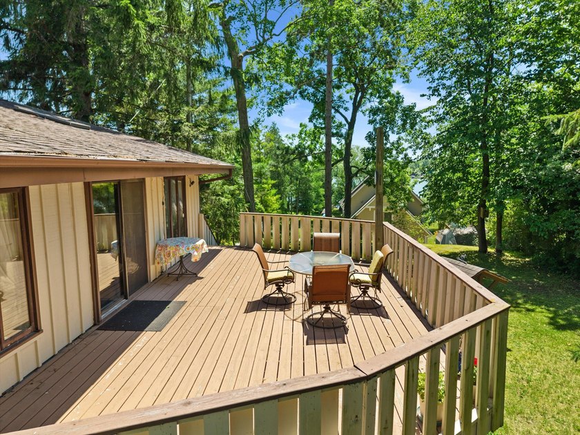 Unique property tucked away on a private wooded lot in a quiet - photo 17