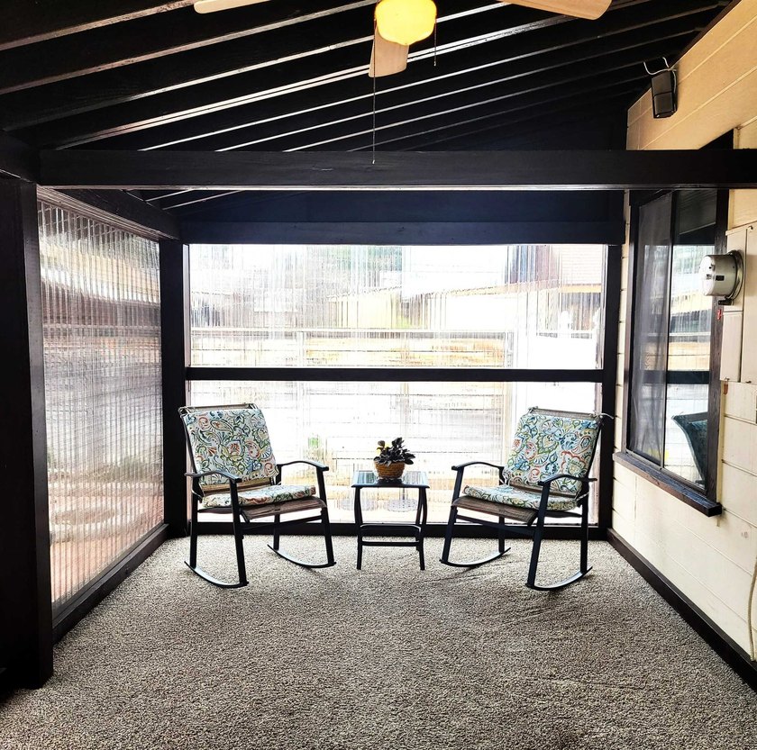This is a move-in ready home that has been completely remodeled - photo 20