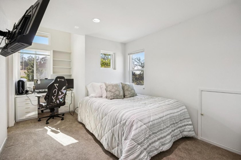Welcome to 17552 Woodridge Court, a beautifully maintained home - photo 22