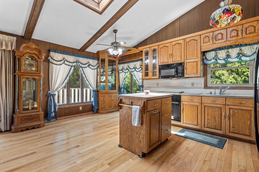 Unique property tucked away on a private wooded lot in a quiet - photo 25