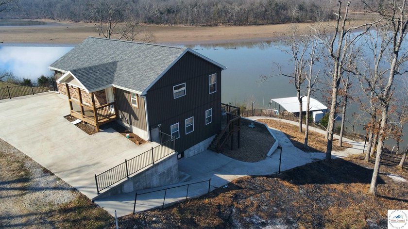This 3-bedroom, 2.5-bath lakefront home offers over 2,000 square - photo 6