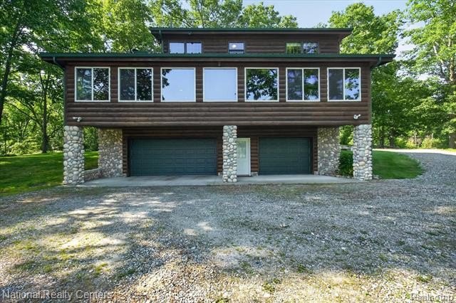 Welcome to this meticulously maintained 2,400 sq. ft. log home - photo 30