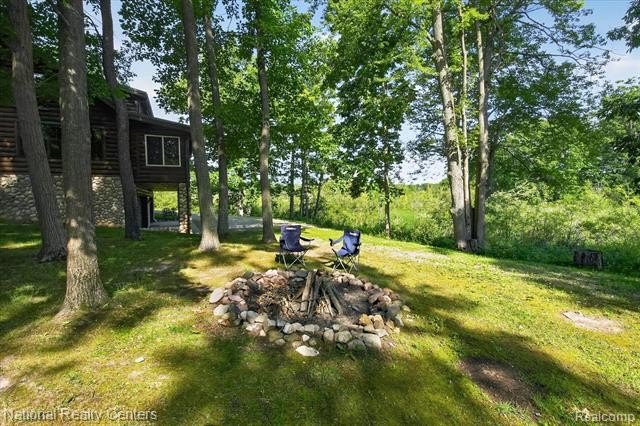Welcome to this meticulously maintained 2,400 sq. ft. log home - photo 34