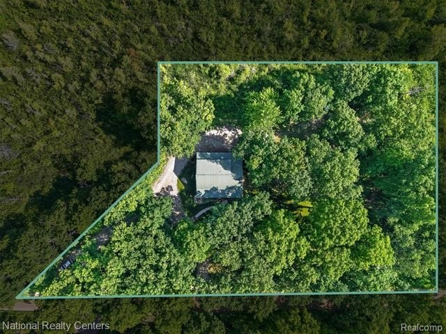 Welcome to this meticulously maintained 2,400 sq. ft. log home - photo 39