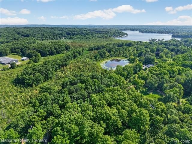 Welcome to this meticulously maintained 2,400 sq. ft. log home - photo 41