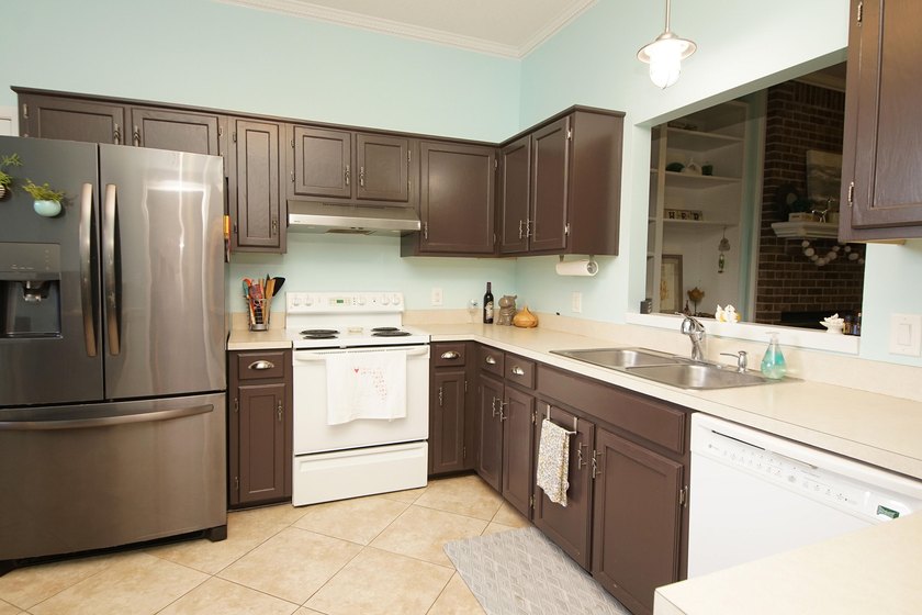 KICK OUT CLAUSE IN PLACE. Nicely maintained all-brick home in - photo 10
