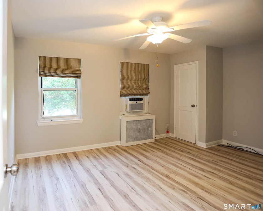 Rare find! This beautifully renovated, move-in ready 2-bedroom - photo 12