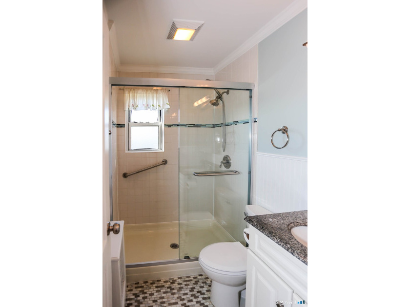 Rare find! This beautifully renovated, move-in ready 2-bedroom - photo 14