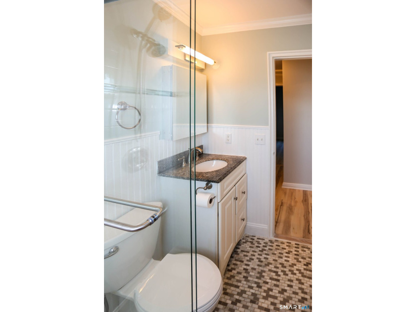 Rare find! This beautifully renovated, move-in ready 2-bedroom - photo 17