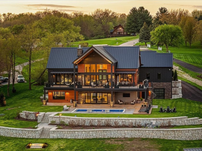 Stunning 5,949 sq ft custom-built luxury waterfront home (238' - photo 2