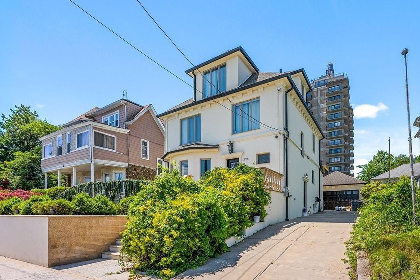 Welcome to 296 Edgewater Street, an extraordinary luxury - photo 4