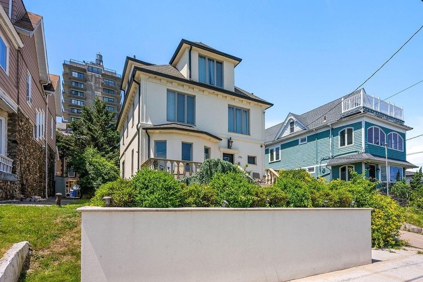 Welcome to 296 Edgewater Street, an extraordinary luxury - photo 5