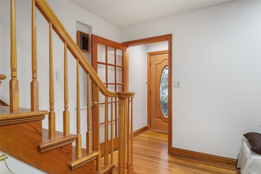 Welcome Home to your Move In Ready Expanded Cape in Massapequa - photo 3