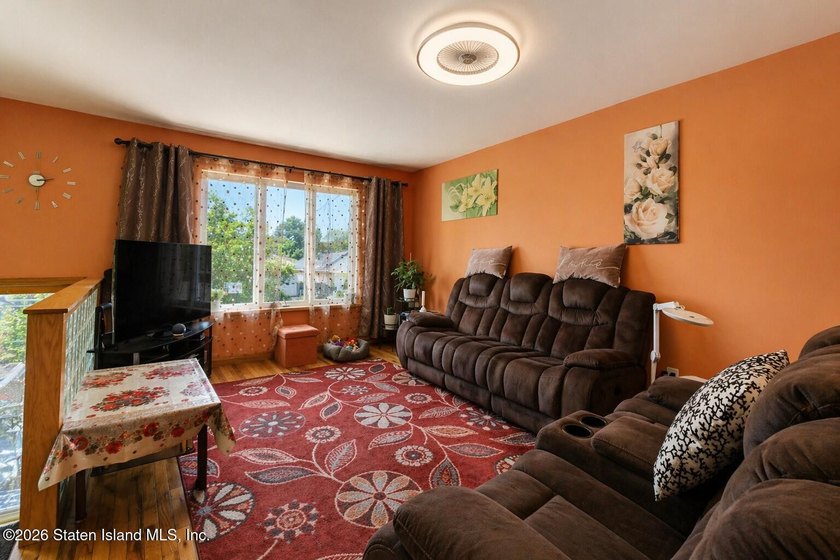 Commuters' delight, gorgeous renovated 3 bedrooms, 2-bathroom - photo 5