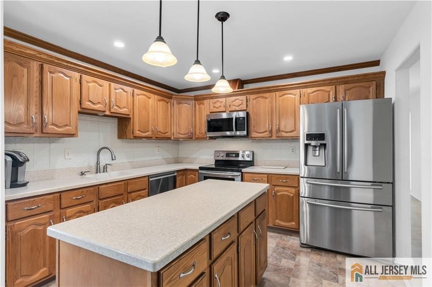 Welcome to easy, resort-style living in the highly sought-after - photo 18