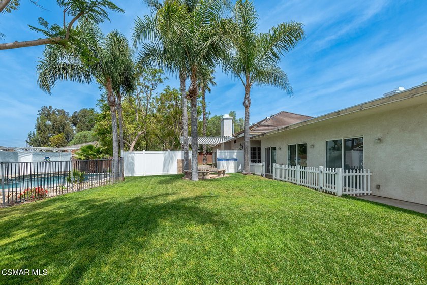 Sensational opportunity! Ideally located at the end of a quiet - photo 4