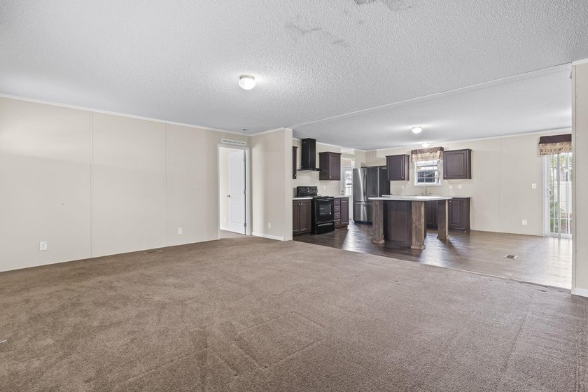 Five-bedroom, two-bathroom, single-story ranch home located one - photo 3