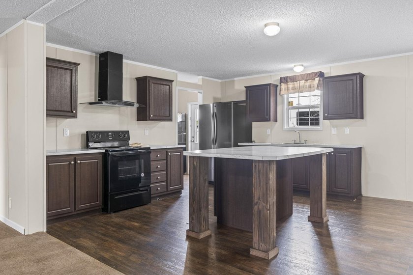 Five-bedroom, two-bathroom, single-story ranch home located one - photo 4