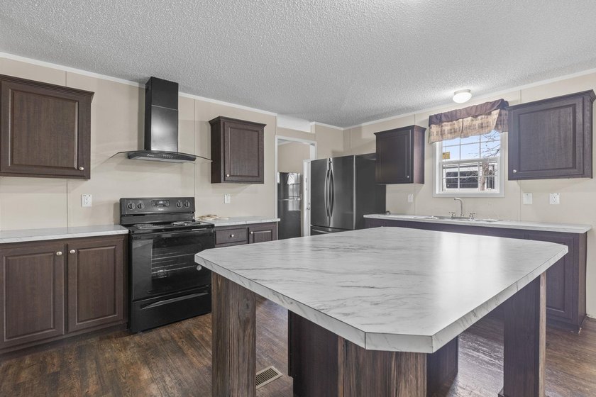 Five-bedroom, two-bathroom, single-story ranch home located one - photo 5