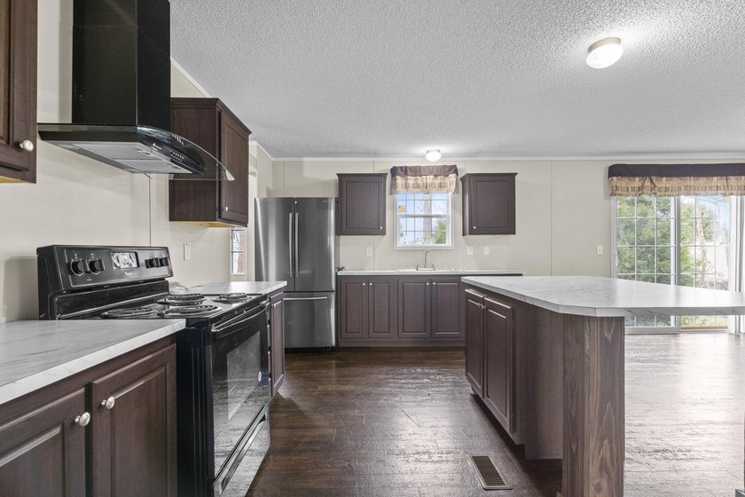 Five-bedroom, two-bathroom, single-story ranch home located one - photo 8