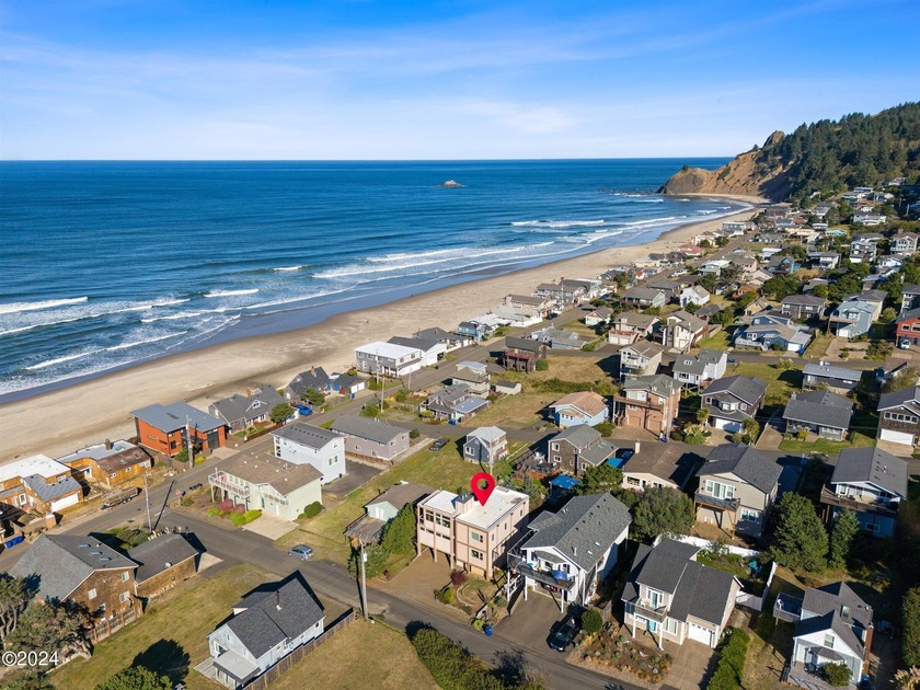 Motivated seller, submit all offers! Roads End Oceanview home - photo 4